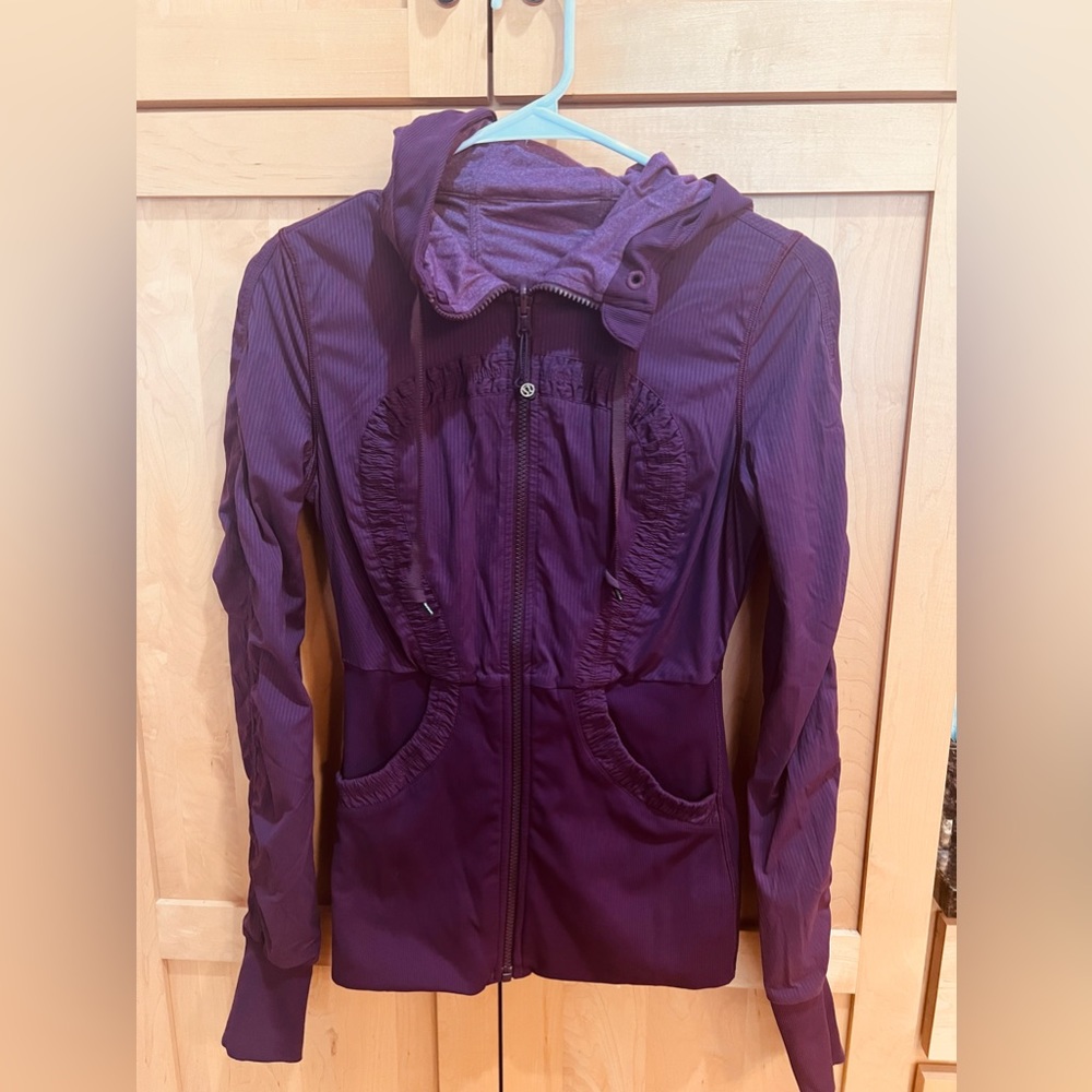 Woman’s Lululemon Zip Up